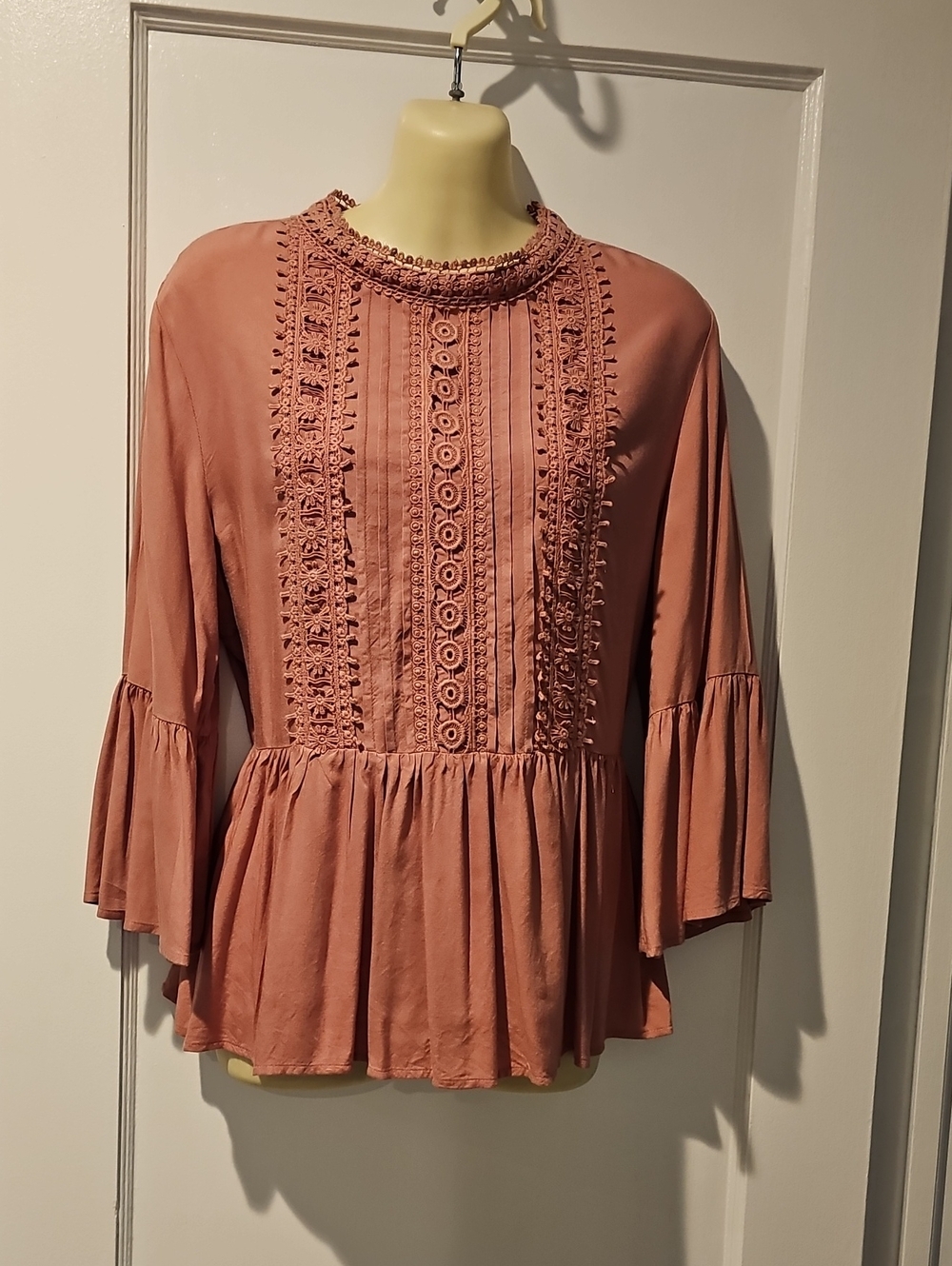 Kensie Rose Mauve Lace-Trim Peplum Tunic